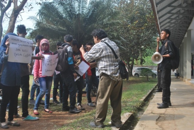 Mahasiswa UNMA Demo Terkait Dugaan Penjualan Ijazah