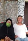 Siti Hadidjah, yang didampingi salah satu anak kandungnya, Ariawan (55).
