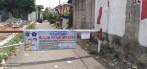 Warga Cirendeu Tutup Portal Saat Tahu Salah Satu Warganya Positif Corona