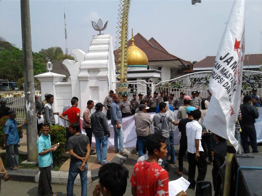 Diduga Telah Menerima Aliran Dana  TPPU Wawan, NGO Banten Tuntut Bupati Serang Mundur