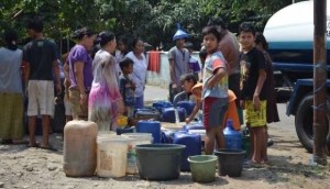Bupati Tangerang Berikan Bantuan 86 Mobil Air ke Warga