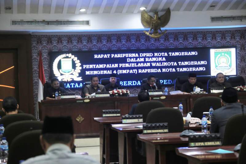Rapat Paripurna DPRD, Wali Kota Sampaikan Penjelasan atas Empat Raperda Kota Tangerang