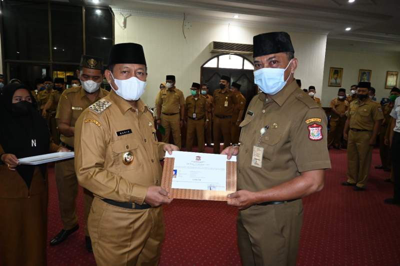 Serahkan SK Kenaikan Pangkat, Plt Wali Kota Tanjungbalai: ASN Harus Tetap Amanah