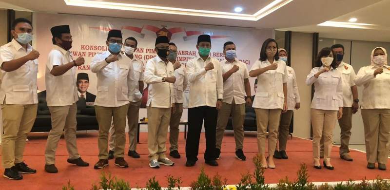 Muhamad-Saras bersama Fraksi Gerindra DPRD Tangsel usai konsolidasi di DPW Gerindra Banten.