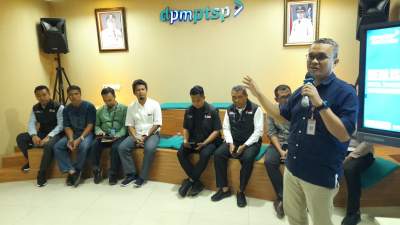Kepala DPMPTSP Kota Tangsel, Maulana Prayoga paparkan capaian realisasi investasi tahun 2023.