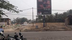 Bangunan Liar Diduga Tak Berizin Berdiri Didepan Pasar Sentiong