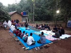 TLC Berbagi dengan Ponpes Al Quds