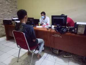 Asik Hisap Tembakau Gorila, Pemuda Warga Kota Serang Dibekuk Polisi