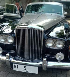 Mobil klasik mewah milik Bamsoet tipe Bentley S3 berplat RI 5.