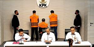 3 Tersangka Korupsi Pengadaan Lahan PTPN XI Ditahan KPK