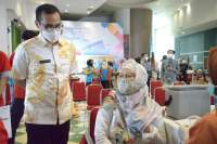 Pilar Meninjau Vaksinasi Tahap Kedua di Teras Kota
