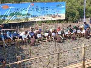 Lanal Banten Tanam Pohon Mangrove di Karangantu, Kota Serang