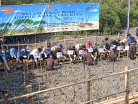 Lanal Banten Tanam Pohon Mangrove di Karangantu, Kota Serang