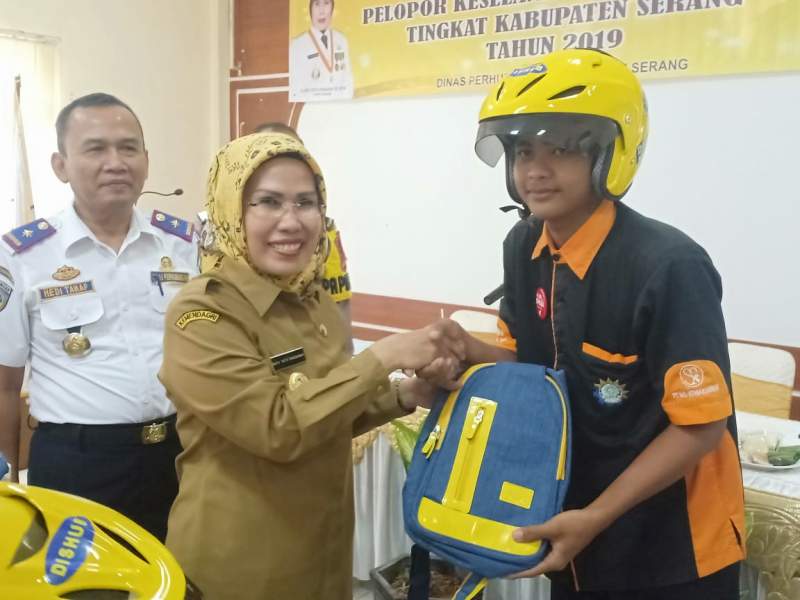 Bupati Serang Larang Pelajar Yang Belum Miliki SIM