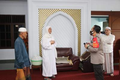 Sambangi Kediaman Abuya Uci, Kapolresta Tangerang Pastikan Tidak Ada Penyerangan