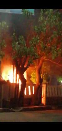 Diduga Terjadi Konsleting, Panel Lampu PJU Jalan KH.Hasyim Ashari Ciledug Terbakar