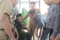 CSR bantuan kursi roda dan kaki palsu.