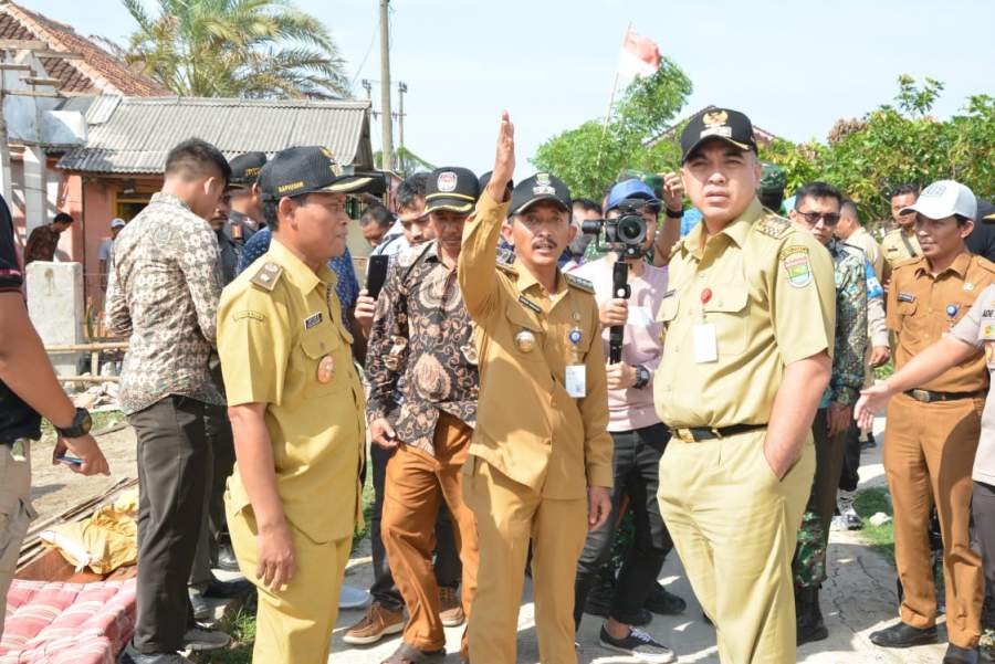 Zaki Bareng Kapolresta Tangerang Tinjau Korban Puting Beliung Mekar Baru