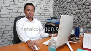 Kepala Seksi Pelayanan Pembangunan DPMPTSP Kota Tangsel, Luki Trisyahnura (detakbanten/Hendra)