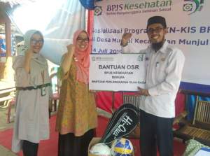 Peringati Hut BPJS Kesehatan ke 51, BPJS Kesehatan Cabang Serang Salurkan Bantuan Melalui Turun Kampung