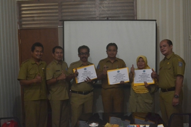 Penyerahan Jura Lomba Kebersihan Kota tangsel oleh DKPP Tangsel