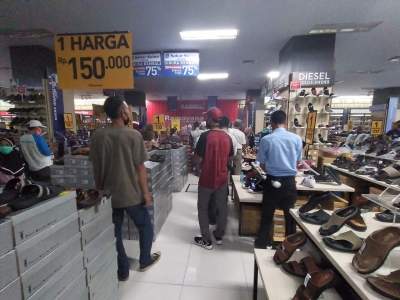 Masih Menjual Pakaian, Warga Cikupa Desak Satpol PP Tutup Ramayana