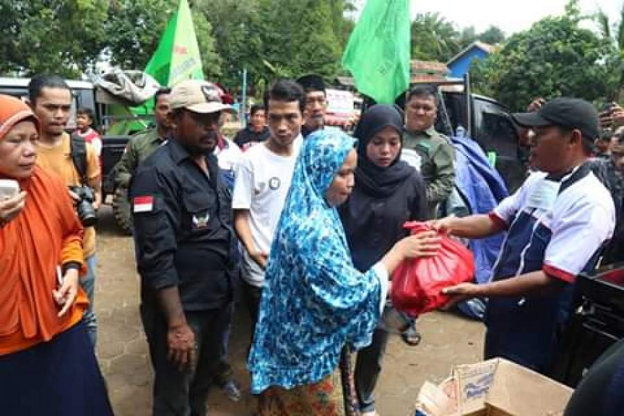 TIM Relawan Al-Khairiyah Salurkan Ribuan Paket Sembako