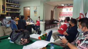 Pengurus KONI Tangsel saat rapat konsultasi dan konsolidasi di sekretariat KONI Tangsel, Pamulang.