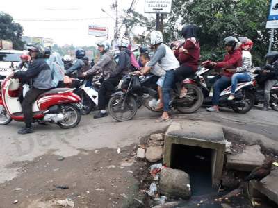 U-Ditch di Perempatan Balaraja yang membuat rawan kecelakaan