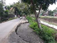 Jalan Lintas Tengah Kembali Ambrol