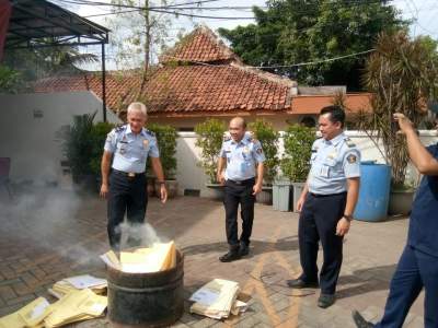 62.165 Dokumen Dimusnahkan Imigrasi Kelas I Non TPI Serang