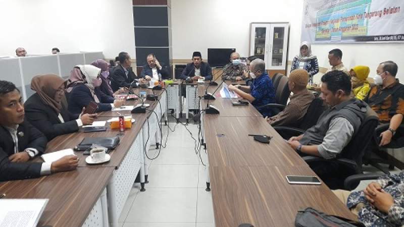 Komisi l saat RDP bahas tenaga honorer bersama BKPSDM, Bidang Organisasi Setda dan Forum Honorer Indonesia (FHI) Kota Tangsel di ruang Komisi l DPRD Tangsel.