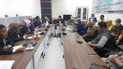  Komisi l saat RDP bahas tenaga honorer bersama BKPSDM, Bidang Organisasi Setda dan Forum Honorer Indonesia (FHI) Kota Tangsel di ruang Komisi l DPRD Tangsel.