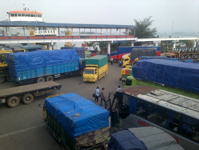 Kendaraan Truk Sembako Meningkat Jelang Puasa