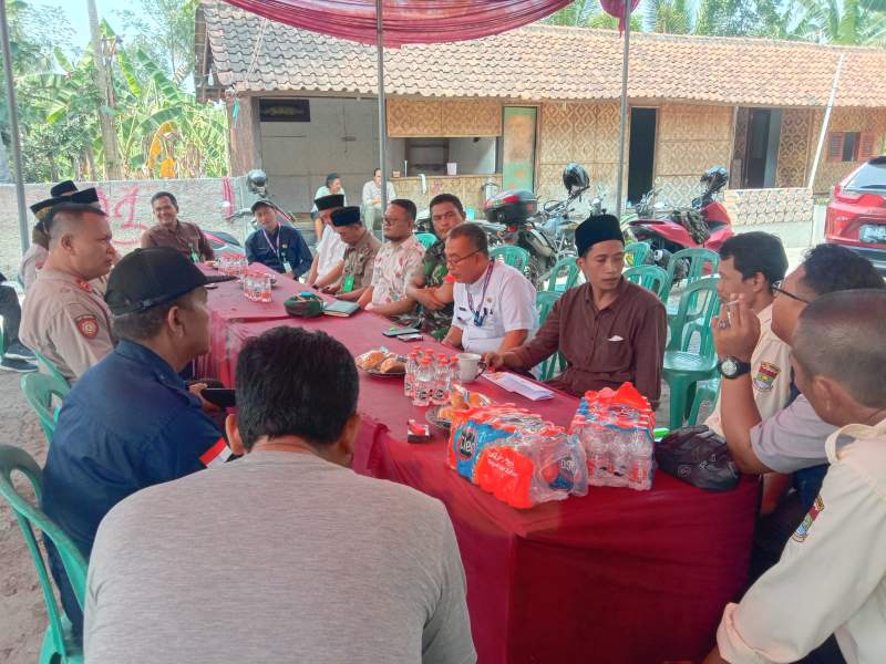 Forkopimcam Solear Sambangi 5 Cakades Cikasungka, Minta Jaga Kondusifitas Pilkades