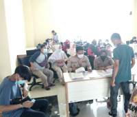 Polresta Tangerang Bagikan Bantuan bagi Pedagang Kaki Lima