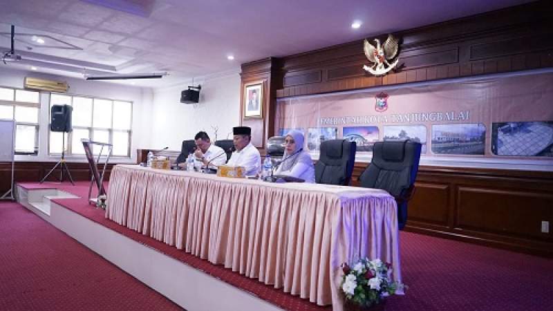 Plt Wali Kota Waris Thalib Pimpin Rapat Evaluasi APBD TA 2021 dan Percepatan APBD TA 2022