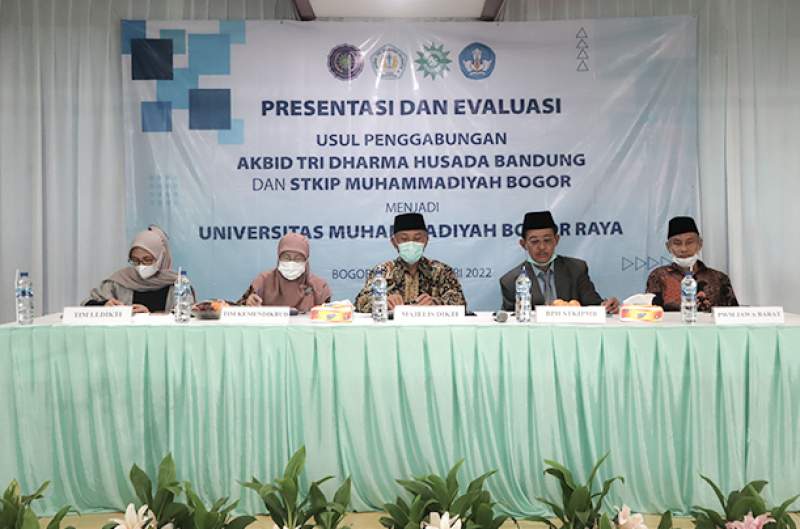Tim Kemendikbudristek evaluasi penggabungan 2 PTS yaitu STKIP Muhammadiyah Bogor dengan Akbid Tri Dharma Husada Bandung.