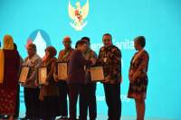 Sukses Bangun Sanitasi, Zaki Diganjar Penghargaan Oleh Bappenas