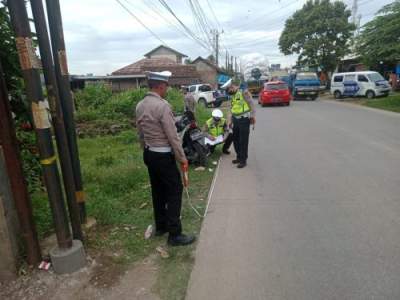 Satlantas Polresta Tangerang Evakuasi Korban Lakalantas di Panongan