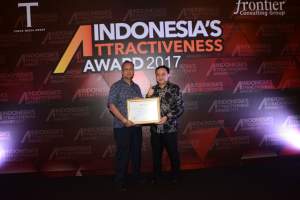Pemkab Tangerang terima penghargaan Indonesia's Attractiveness Award (IAA) 2017 