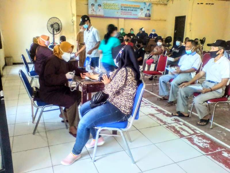 Pemerintah Kecamatan Mauk Gencarkan Vaksinasi