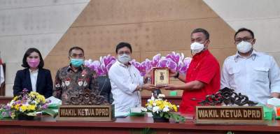 Iwan Rahayu dan Anggota DPRD Tangsel lainnya saat terima Kunker DPRD DKI Jakarta yang di pimpin oleh Prasetyo Edi.
