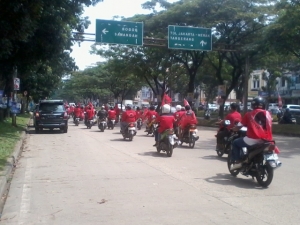 Tanpa Kawalan Polisi, Massa PDIP Berkampanye Konvoi