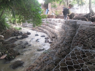 Proyek Bronjong Tanpa Plang Dikerjakan Asal-asalan