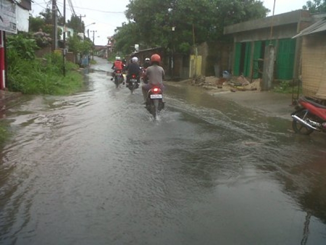 Jelang Tahun Baru 2015, Kota Serang Diguyur Hujan