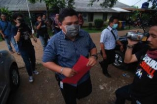 Team KPK selesai melakukan Penggeledahan di Kantor Dinkes Tangsel,Selasa (22/10)