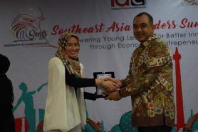 Bupati Tangerang Ahmed Zaki Iskandar