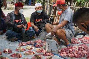 PJPT Berbagi Daging Kurban