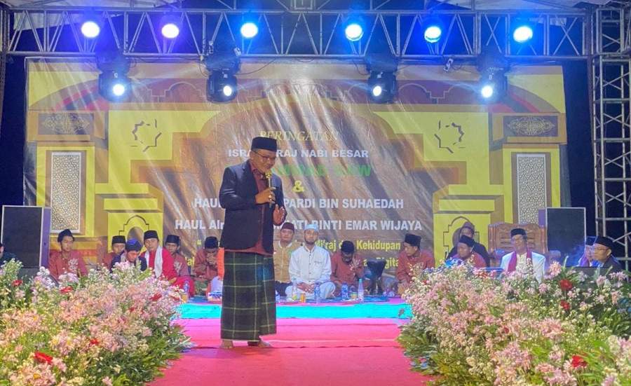 Ketua DPRD Kabupaten Tangerang H  Kholid Ismail saat memberikan sambutan acara peringatan Isra' Mi'raj Nabi Muhamad Saw